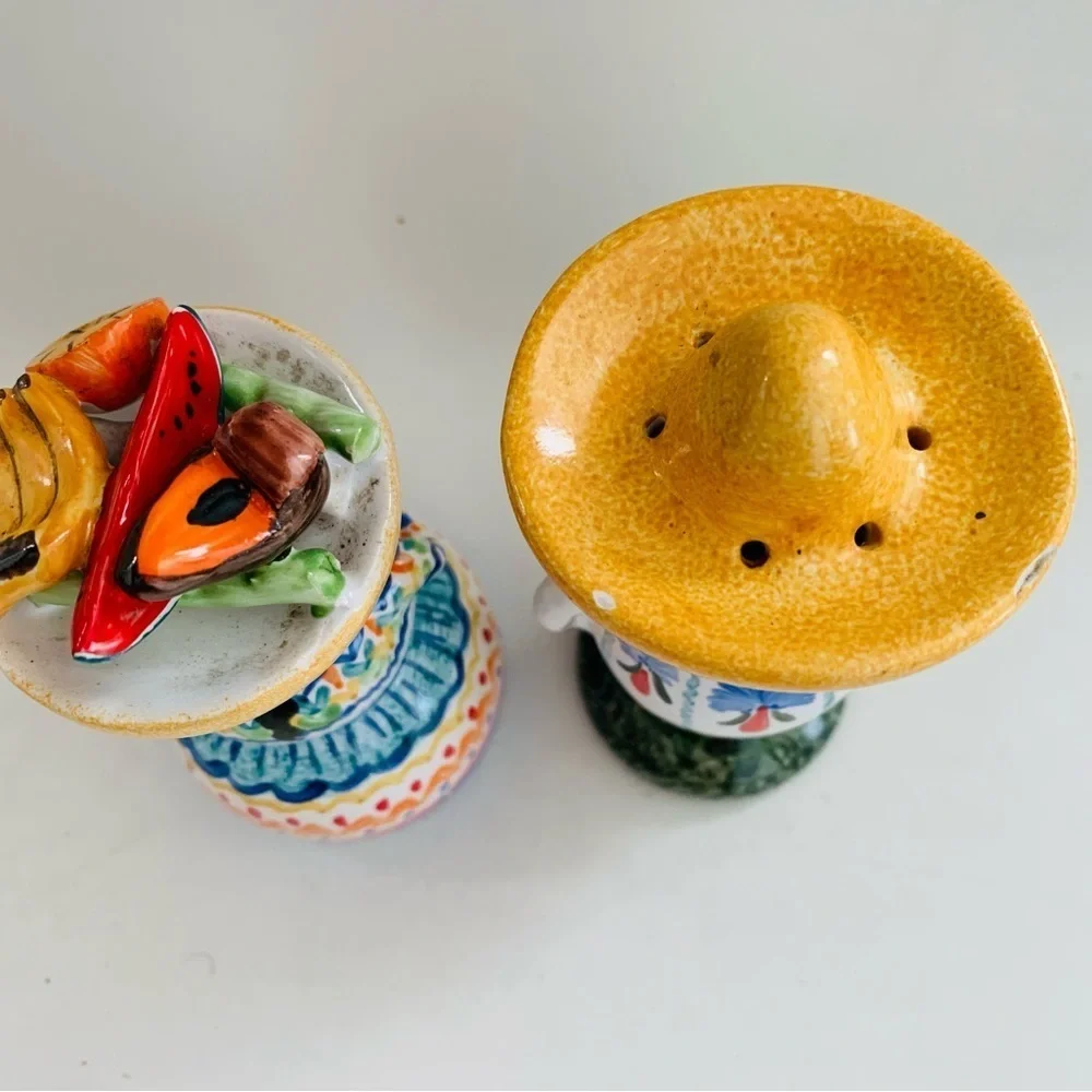HandPainted MEXICAN FOLK ART Colorful SALT & PEPPER Couple SHAKERS Terracotta